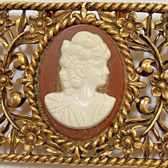 Vintage Shoe Clip Single Goldtone Filigree Cameo Center Dress Scarf Hatband Clip - Picture 2 of 5